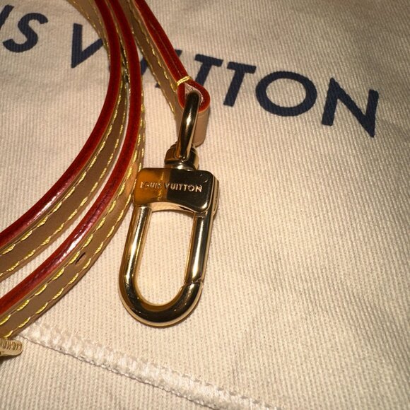 Louiv Vuitton Alma Nano Monogram - Picture 13 of 15